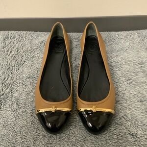 Tory Burch Tan and Black Women's Flats